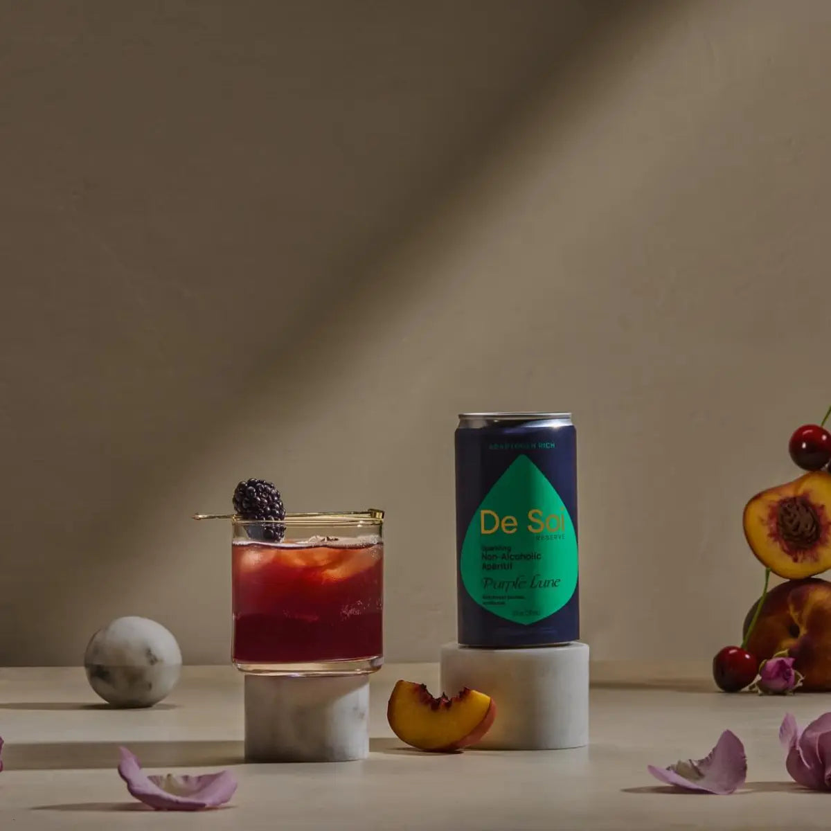 Adaptogen drinks featuring De Soi non-alcoholic aperitifs with fresh fruit and floral garnishes on an elegant table setting.