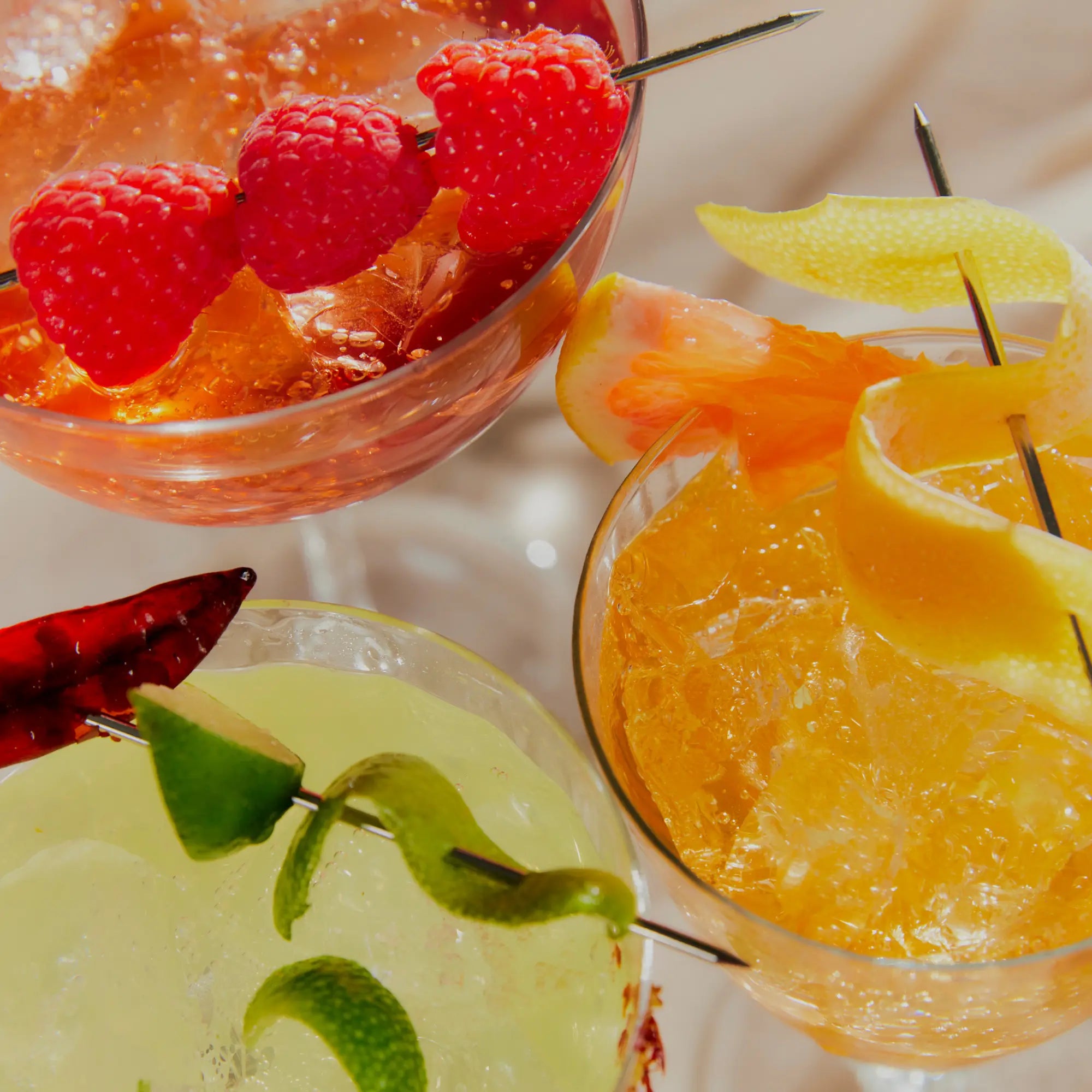De Soi non-alcoholic best sellers bundle close up liquid shot